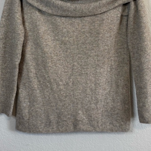 Abercrombie & Fitch Tan Off Shoulder Wool Blend Soft 3/4 Sleeve Sweater Top Sz M - Picture 8 of 12